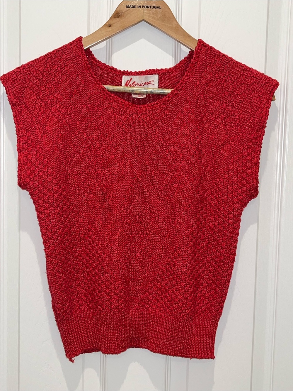 VTG Notorious silk blend Red Textured Sleeveless Crew Sweater